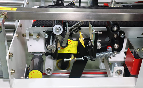 自動折蓋封箱機,折蓋封箱機設(shè)備,封箱機